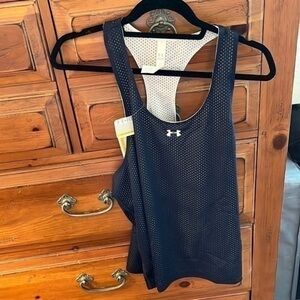 NWT Under Armour Women’s Navy and White Tank Top, Size Medium.
